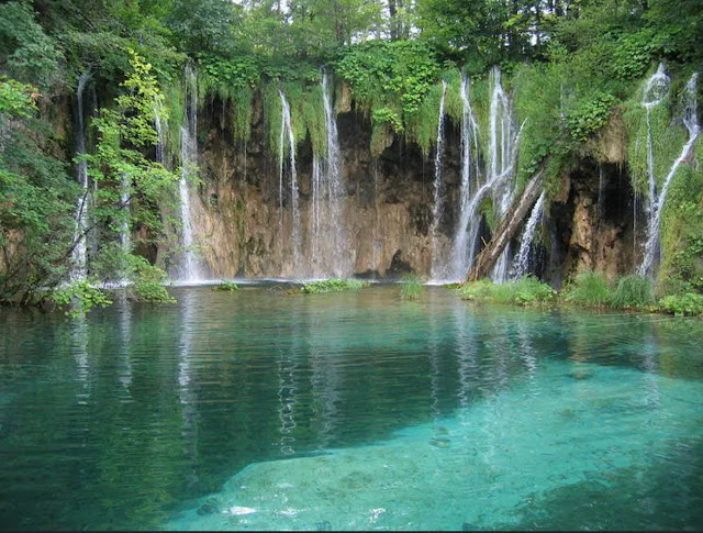 Плитвицкие озера - старейший и самый большой национальный парк в Республике Хорватия.