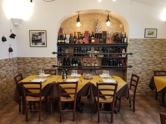 Taverna Luciana-Napoli-interni