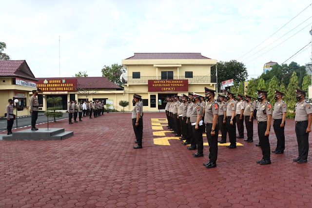 Kapolres Tanjung Balai AKBP Triyadi Pimpin Upacara Kenaikan Pangkat Personil