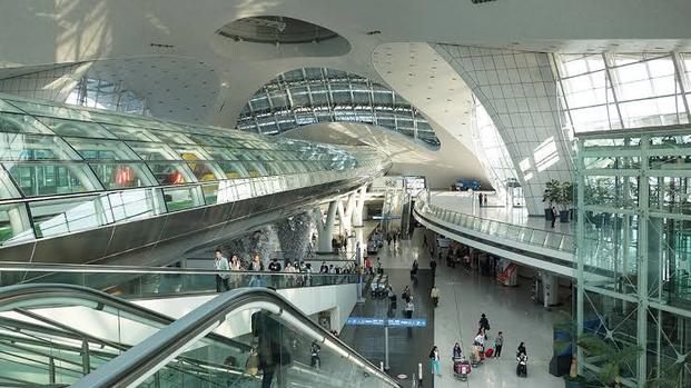 The top 13 most beautiful airports in the world (Asia, Africa, America and Europe)..