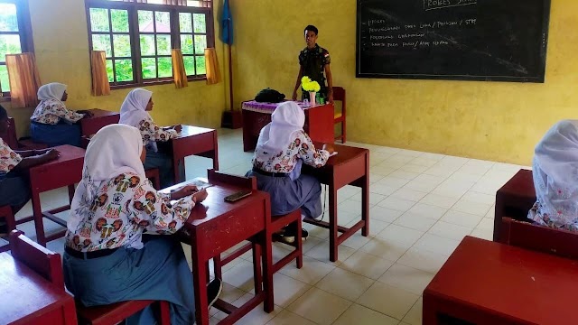 KOMSOS DI SEKOLAH, BABINSA KORAMIL PERSIAPAN SALAWATI SELATAN KODIM 1802/SORONG EDUKASI TENTANG PROKES