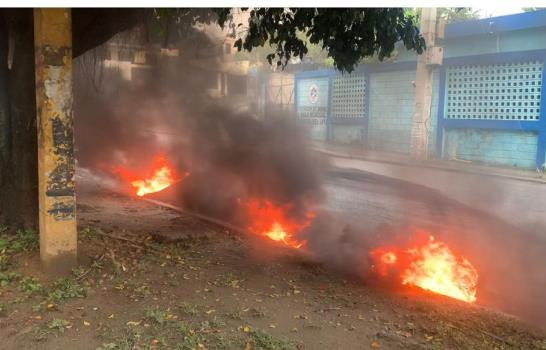 Video| Protestan por Ley de Hidrocarburos y reivindicaciones en San Francisco de Macorís