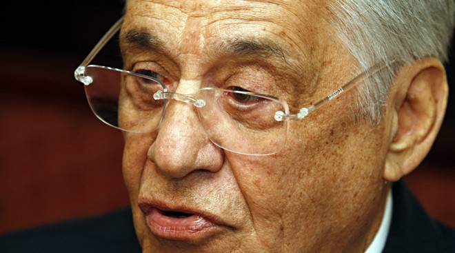 Ex-presidente FHC passa por cirurgia após fraturar o fêmur
