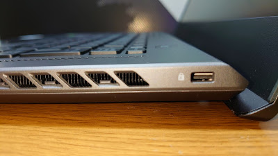 ASUS  Zephyrus G15 キーボード傾斜