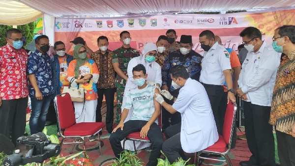 Vaksinasi yang digelar Pasar Modal Indonesia di Padang Pariaman