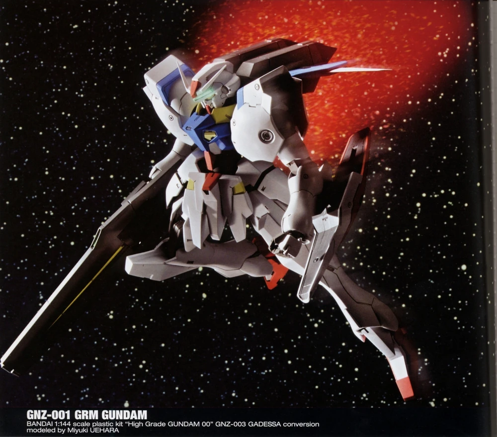 “Imagen del GNZ-001 GRM Gundam, una unidad móvil única conocida por su tecnología innovadora y su presencia imponente en la serie Mobile Suit Gundam 00.”