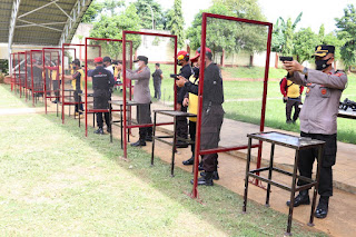 Tingkatkan Kemampuan Anggota, Polres Pelabuhan Makassar Gelar Latihan Menembak