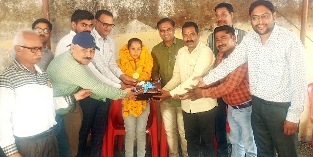 नेपाल से स्वर्ण पदक जीतकर आई खिलाड़ी मानवी बैरागी का किया सम्मान