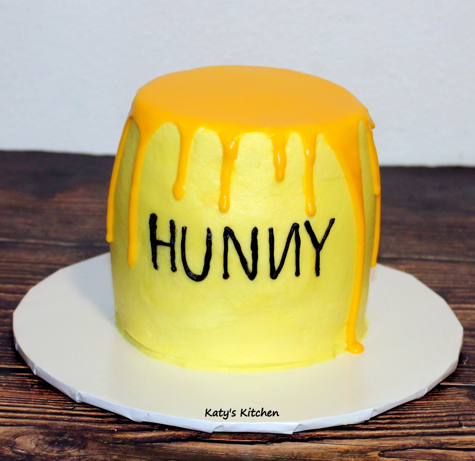 Katys Kitchen Pooh Hunny Pot Smash Cake 
