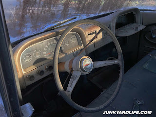 Dash and steering wheel look nearly perfect on 1963 C10.