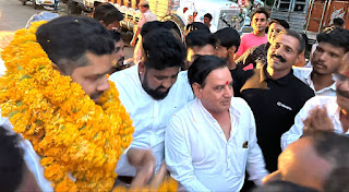 कांग्रेस कार्यकर्ताओं ने किया चांदना का स्वागत