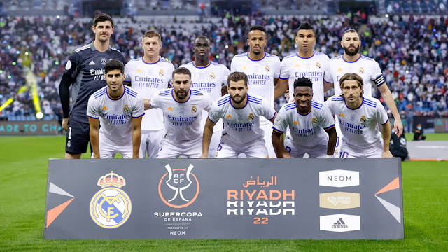 REAL MADRID C. F. Temporada 2021-22. Courtois, Kroos, Mendy, Militao, Casemiro, Benzema. Marco Asensio, Carvajal, Nacho, Vinicius, Modric. REAL MADRID C. F. 3 F. C. BARCELONA 2. Miércoles 12/01/2022, 20:00 horas. Supercopa de España, primera semifinal. Riad, Arabia Saudí, King Fahd Stadium: 30.000 espectadores (aforo restringido 50%. GOLES: 1-0: 25’, Vinicius. 1-1: 42’, Luuk De Jong. 2-1: 72’, Karim Benzema. 2-2: 84’, Ansu Fati. 3-2: 97’, Fede Valverde.