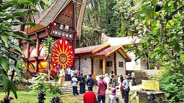 Ke'te' Kesu', Tanah Toraja, Kuburan Batu Tanah Toraja, Negeri di atas Awan Tanah Toraja