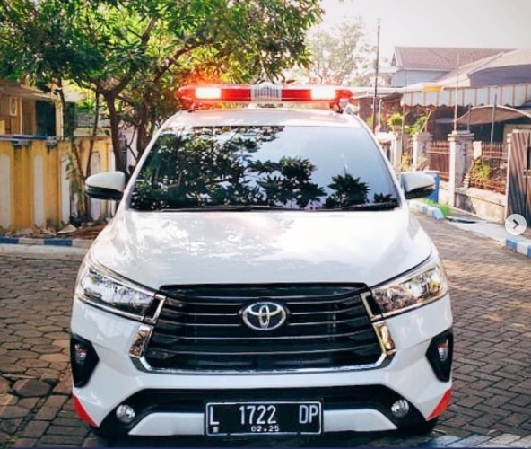 Modifikasi mobil ambulance kijang inova