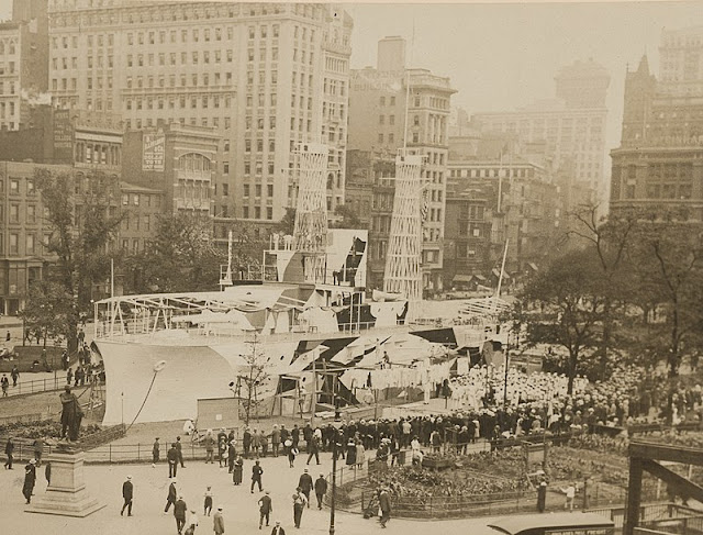 Fotografías del buque acorazado USS Recruit en Manhattan (1917-1920)