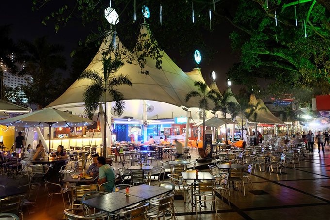 Kuliner Malam di Merdeka Walk