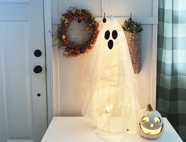 ghost and pumpkin in entry