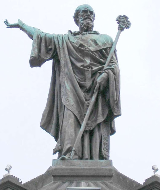 Статуя папе римскому Урбану II в Клермон-Ферране, Франция