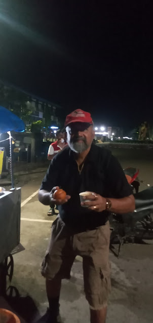 Tea/ Bondu wada at 0345 hrs in morning near Mohanpura ST Bus terminus.