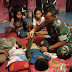 Responsif, Satgas Pamtas Yonif Mekanis 643/Wns Bantu Obati Anak Yang Terluka Di Perbatasan Kalbar