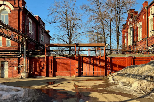 Самокатная улица, территория бывшего Московского завода «Кристалл», ворота