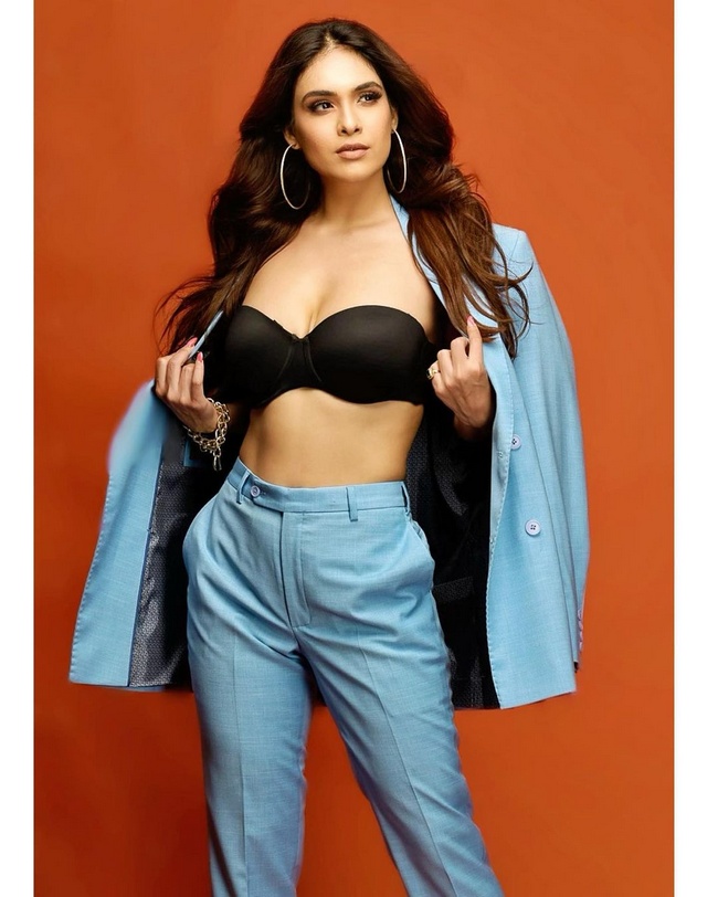 Photoshoot Hot: Neha Malik is Mesmerizes Looks with her New Pictures