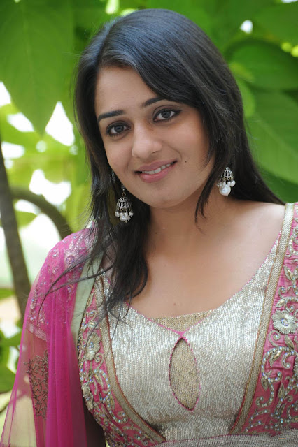 Telugu Actress Nikitha Latest Cute Smiling Pics 9