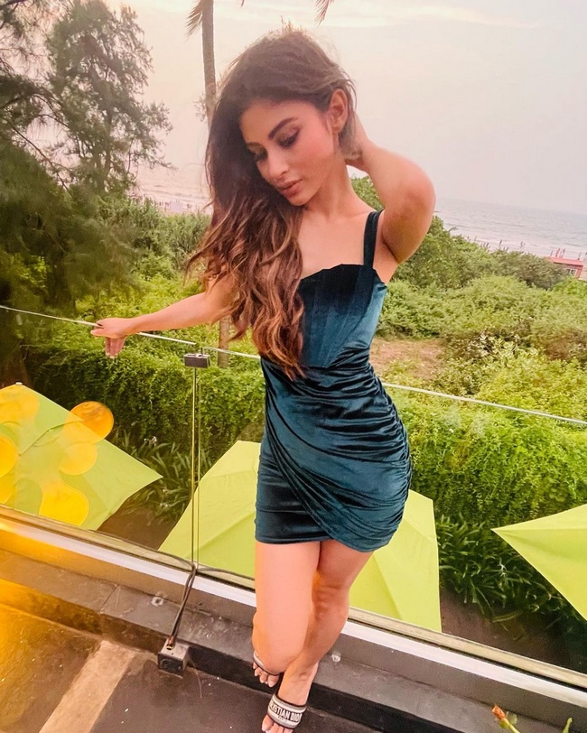 Actors Gossips: Actress Mouni Roy Ultra Stylish New Pictures