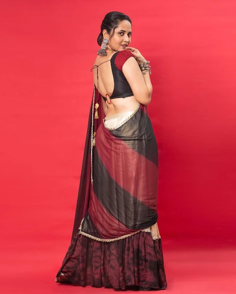 Anasuya Bharadwaj pretty in transparent half saree