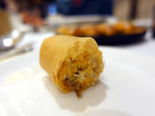 Man Ho Chinese Restaurant (萬豪金殿) JW Marriott Hong Kong Admiralty Michelin star Cantonese fine-dining - Deep-fried spring rolls with crab meat and salted egg yolk (金沙蟹肉春卷)