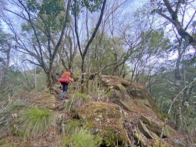 往小關山神池