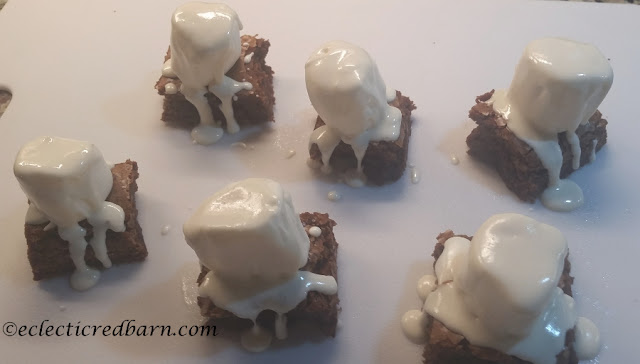 Easy Halloween Treats. Share NOW. #dessert #Halloween #treats #eclecticredbarn