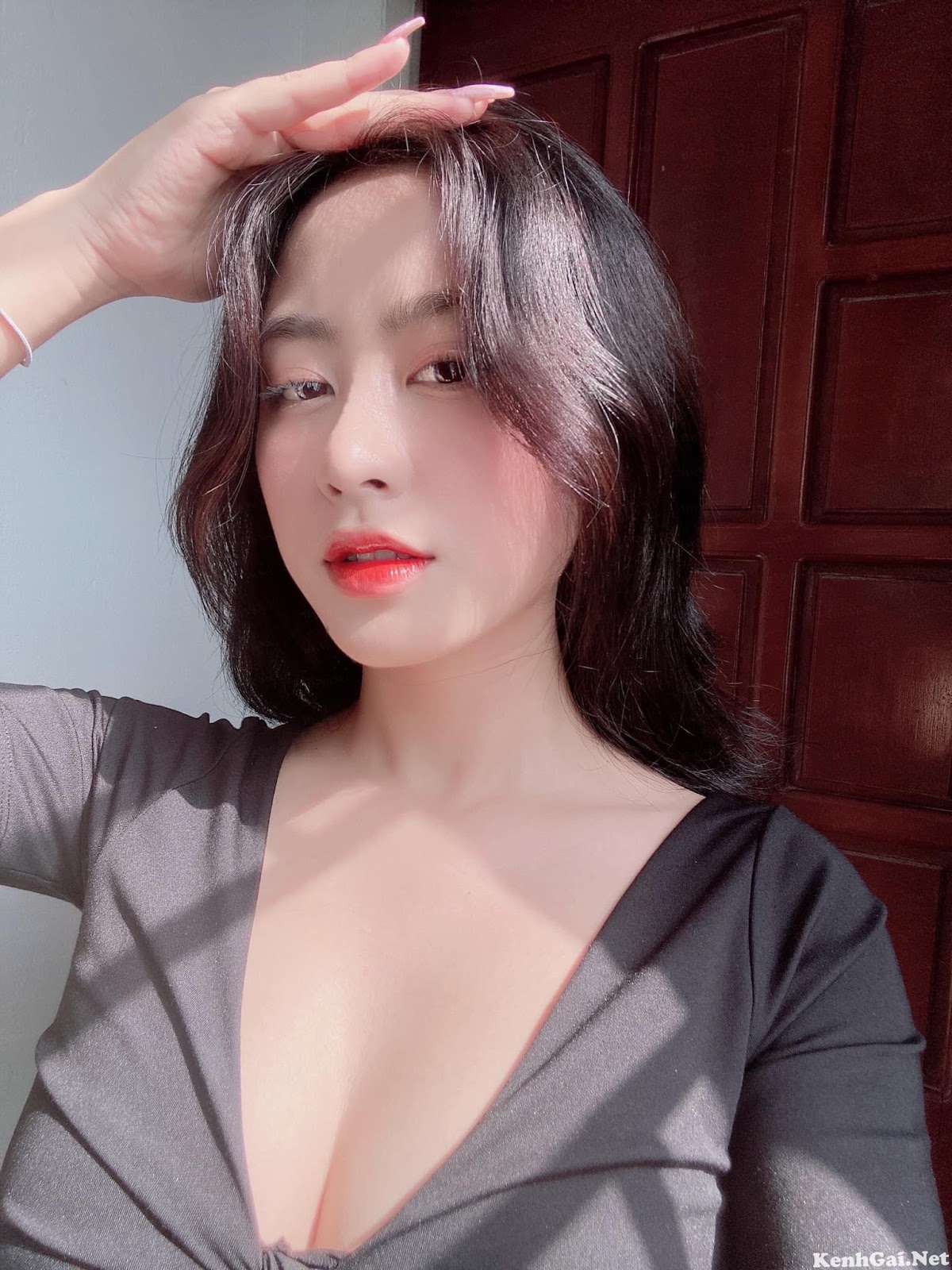 Nguyệt Hà: Would you like to hang out with me now?