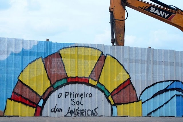 Tapume de obras no Cabo Branco ganha grafite de artistas com pontos turísticos da Capital