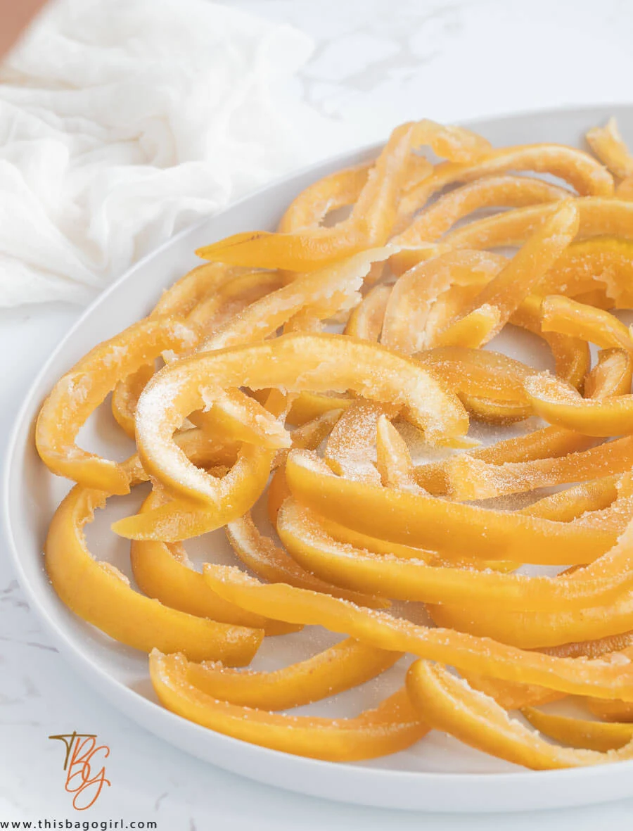Picture of pomelo peels with sugar layered on