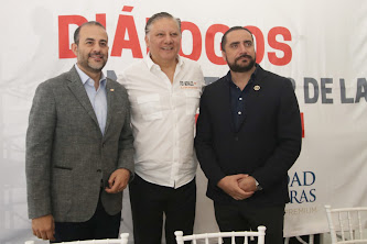 Fernando Morales firma compromiso con empresarios de la CMIC y AMPI