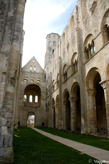 Vista interna dell'Abbaye de Jumieges
