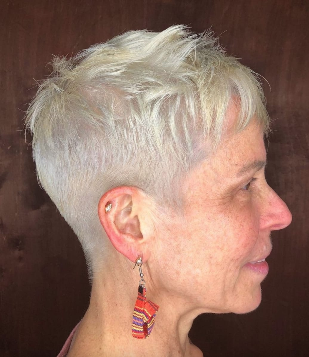 2022 short haircuts for older women over 70