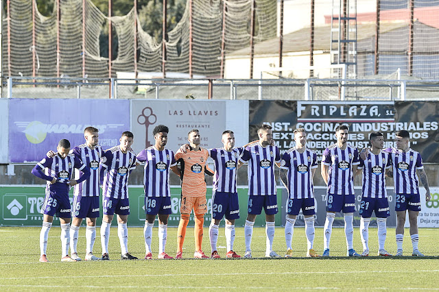 REAL VALLADOLID. Temporada 2021-22- Anuar, Queirós, Alcaraz, Janko, Masip, Fede San Emeterio, Kiko Olivas, Raúl Carnero, Kike Pérez, Olaza, Cristo. Los jugadores del Valladolid en el minuto de silencio por el fallecimiento de dos trabajadores durante los trabajos de instalación de la iluminación en el campo del Marchimalo. C. D. MARCHAMALO 0 REAL VALLADOLID C. F. 1 Martes 30/11/2021, 16:00 horas. Copa del Rey, primera eliminatoria a partido único. Marchamalo, Guadalajara, campo municipal de La Solana.