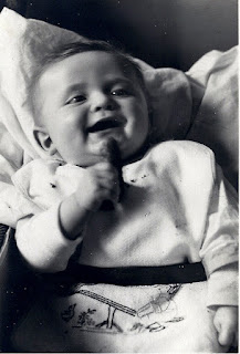 Robert E Putnam, age 6 months, first zweibeck, May 13th, 1928