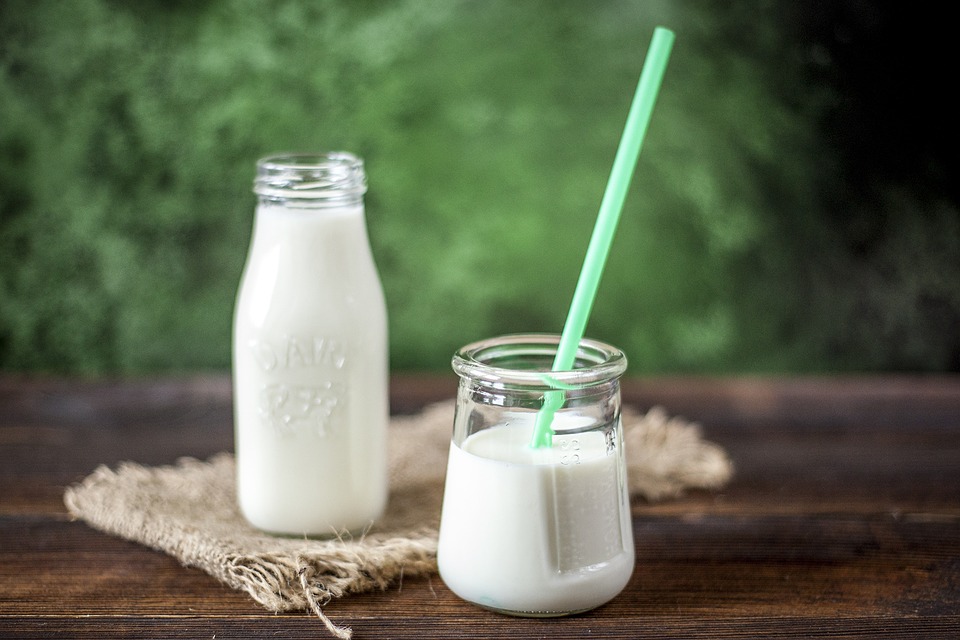 Manfaat Minum Susu untuk Orang Tua