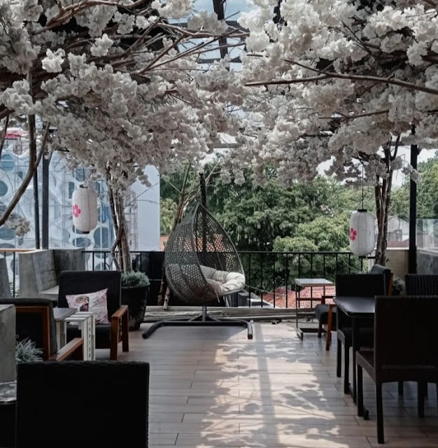 Hanami Sky Lounge Bandung Fasilitas