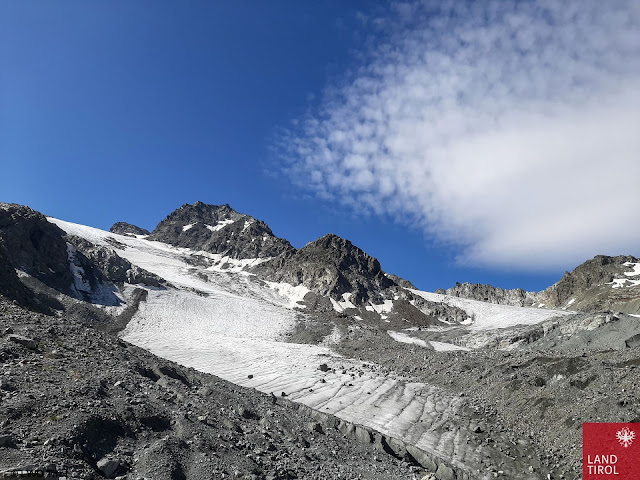 Der Gletscherrückgang hält an. Einige Altschneefelder vom vergangenen Winter. Hinteres Jamtal (Foto: 26.08.2021)