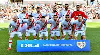 RAYO VALLECANO DE MADRID. Temporada 2021-22. Santi Comesaña, Sergi Guardiola, Esteban Saveljich, Alejandro Catena, Stole Dimitrievski. Isi Palazón, Óscar Valentín, Fran García, Álvaro García, Óscar Trejo e Ivan Balliu. RAYO VALLECANO DE MADRID 2 DEPORTIVO ALAVÉS 0 Sábado 18/12/2021, 14:00 horas. Campeonato de Liga de 1ª División, jornada 18. Madrid, estadio de Vallecas