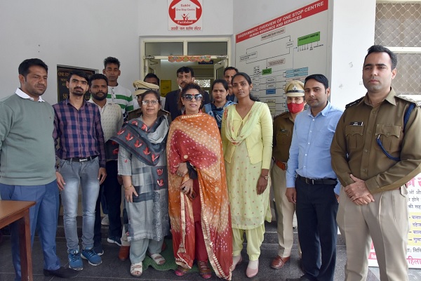 Renu-Bhatia-Chairman-Women's-Commission-inspected-One-Stamp-Center