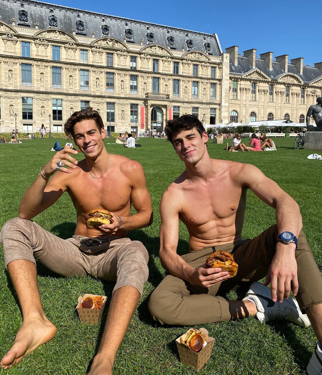 attractive-skinny-fit-shirtless-guys-cute-boyfriends-smile-eating-hamburgers