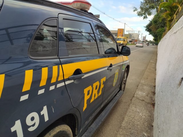 PRF recupera celular e dinheiro roubados em Cajati