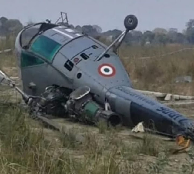 शुक्रवार को सेना के हेलिकॉप्टर की होने की खबर सामने आई है। उत्तरी कश्मीर के बांदीपोरा जिले के गुरेज के तुलैल इलाके में सेना का हेलिकॉप्टर दुर्घटनाग्रस्त हुआ है। फिलहाल उसके पायलट और को पायलट की कोई सूचना नहीं मिल पाई है। हेलिकॉप्टर Gujran