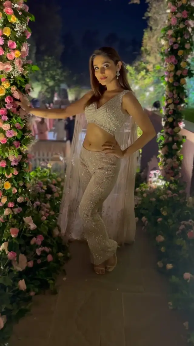 डोनल बिष्ट Pictures 1