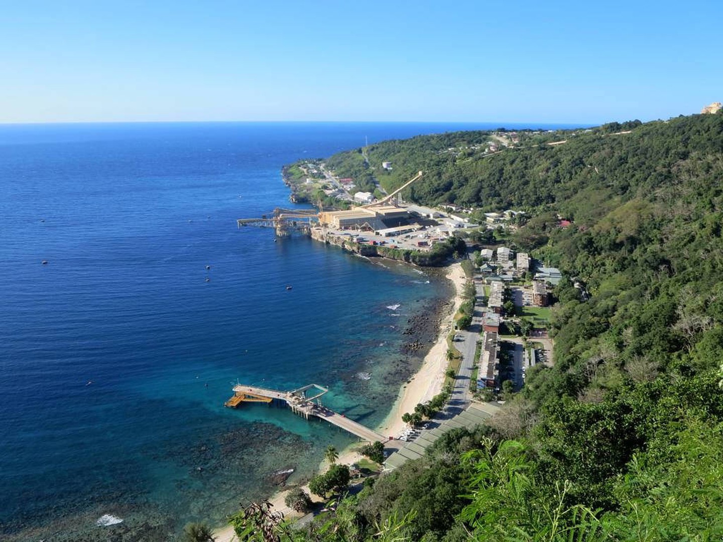 The coast of Christmas Island is marked by steep cliffs rising abruptly | © David Stanley/Flickr